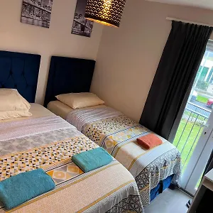  Séjour chez l'habitant Lovely Twin With Ensuite Bathroom 15 Mins From Airport